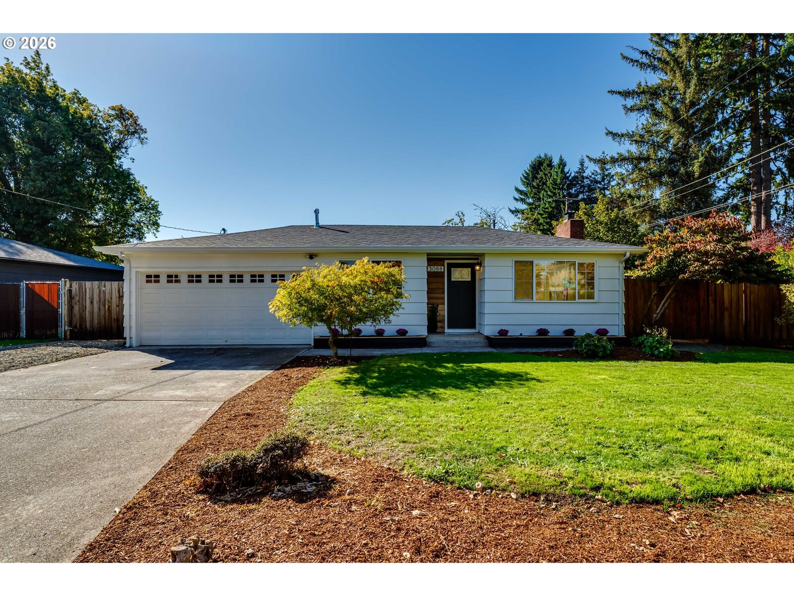 Property Photo:  3088 Dalewood St  OR 97404 
