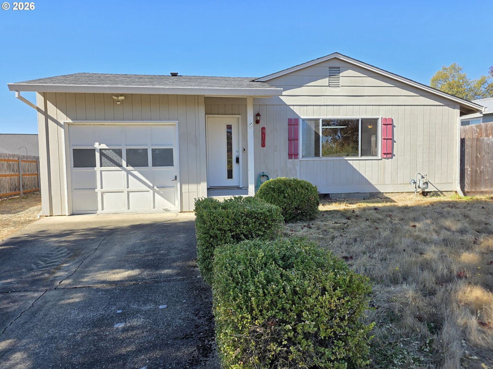 Property Photo:  410 NW Elizabeth Ave  OR 97496 