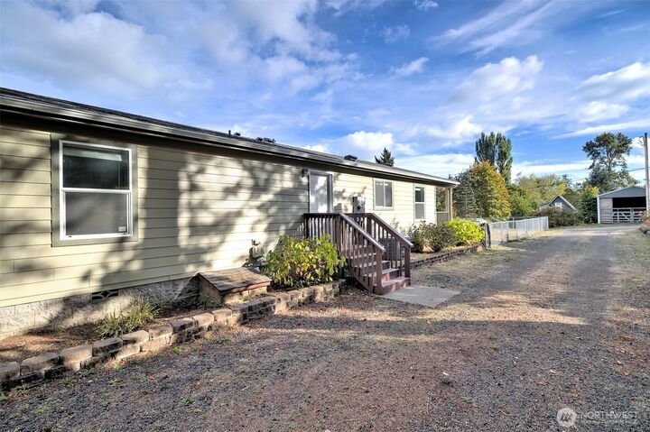 Property Photo:  1320  Dickinson Avenue  WA 98584 
