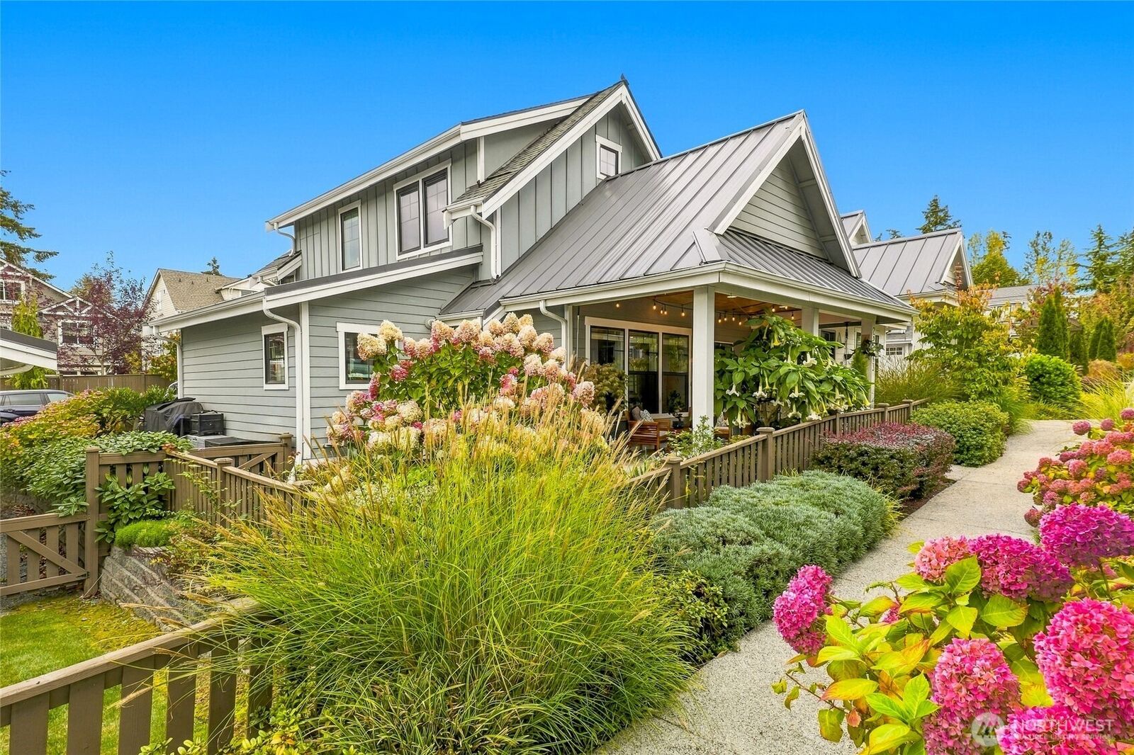 Property Photo: 22743 SE 14th Court 14 WA 98075