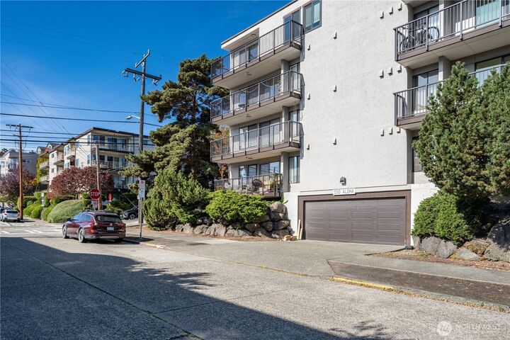 Property Photo: 550 Aloha Street 201 WA 98109