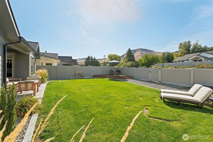 Property Photo:  978  Racine Springs Drive  WA 98801 