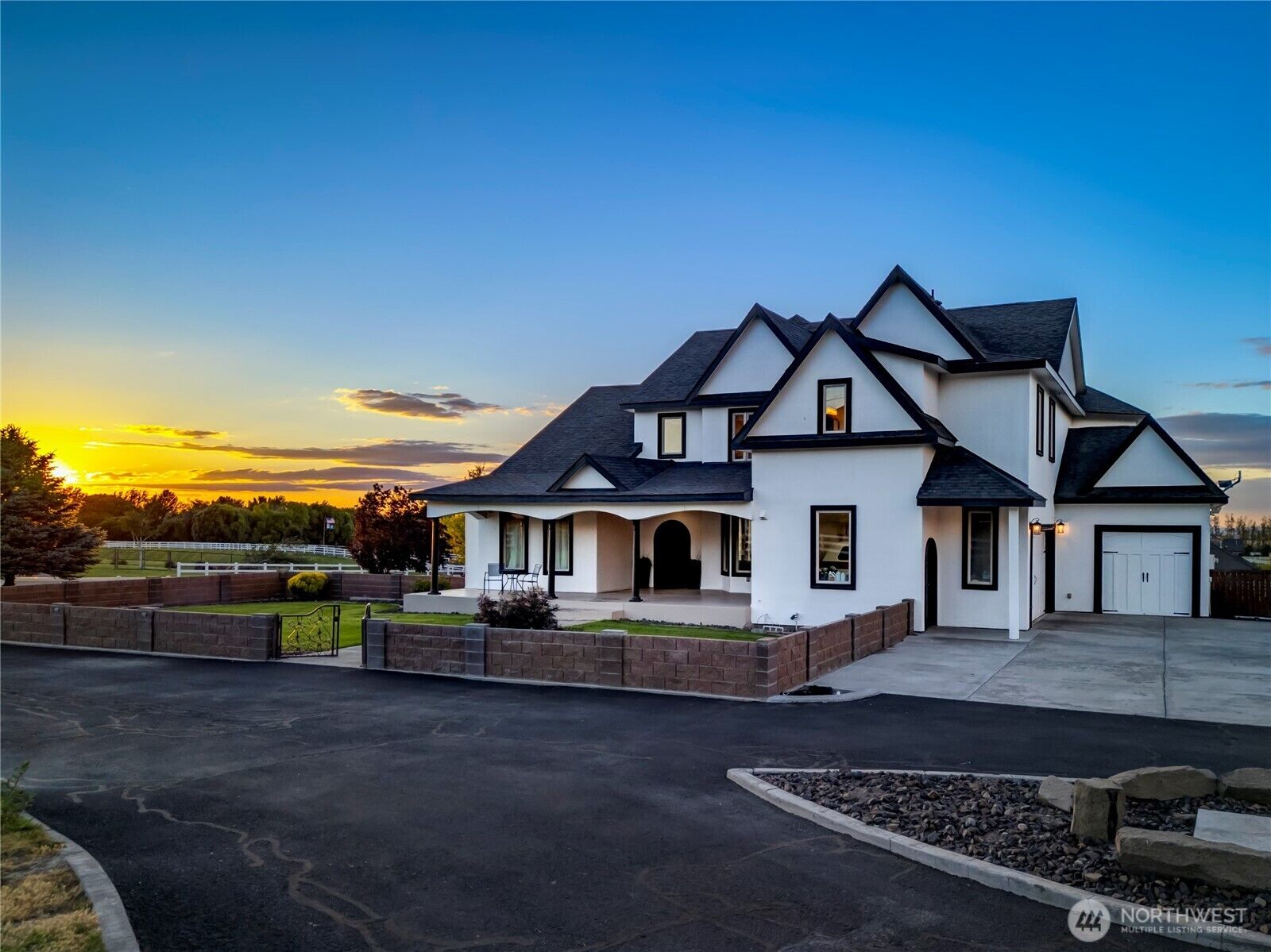 Property Photo:  37503 S Hawks Tree Pr  SE  WA 99337 