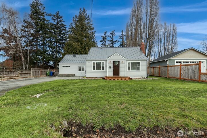 Property Photo:  950 SE 4th Avenue  WA 98277 