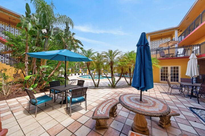 Property Photo:  744 NE 14th Avenue 21  FL 33304 