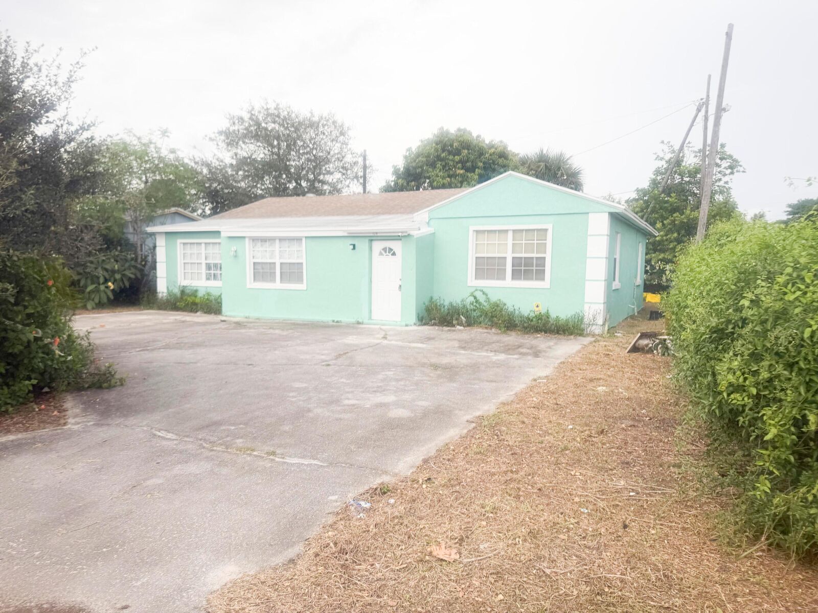 Property Photo:  126 W 17th Street  FL 33404 