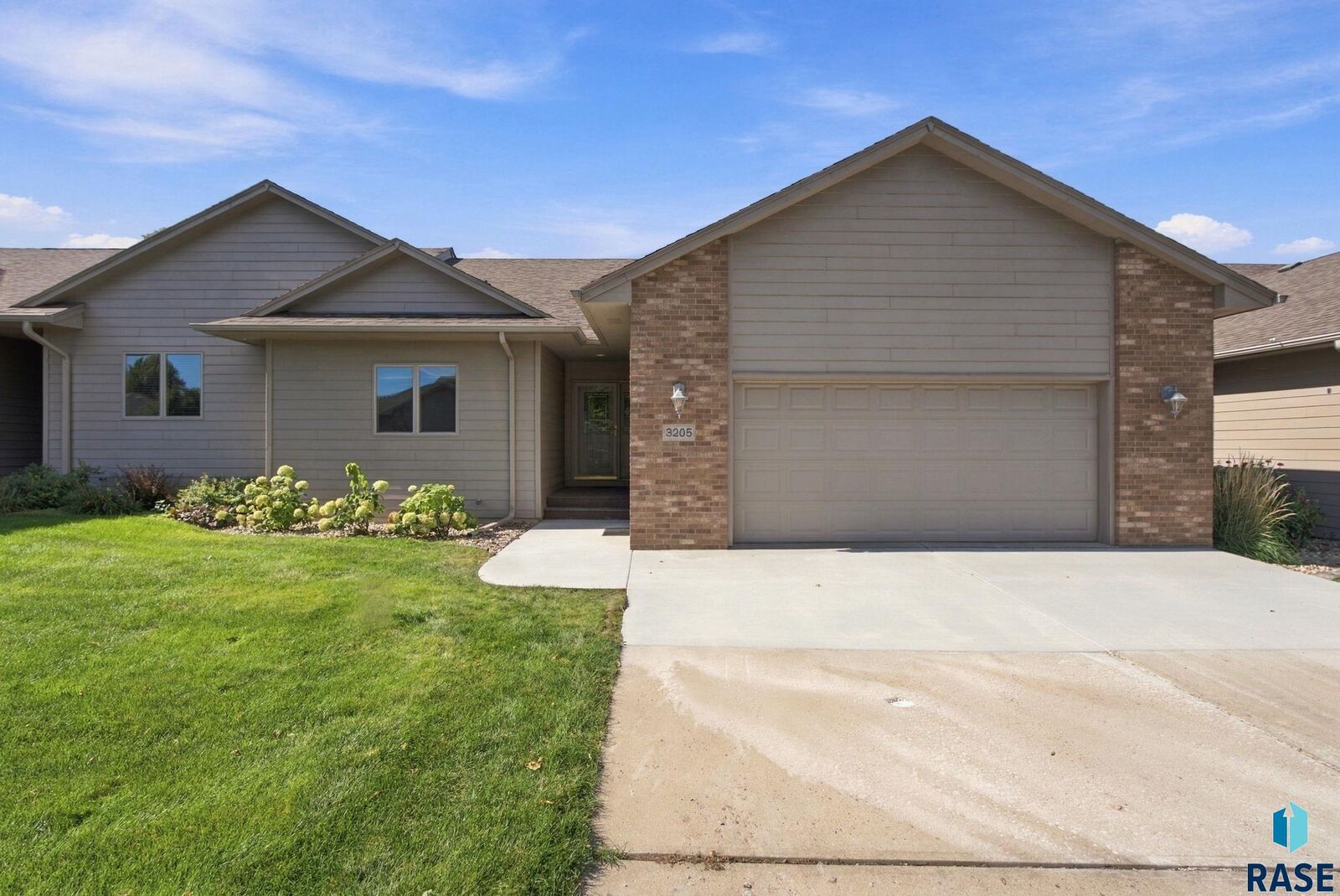 Property Photo: 3205 S Lupine Pl SD 57110