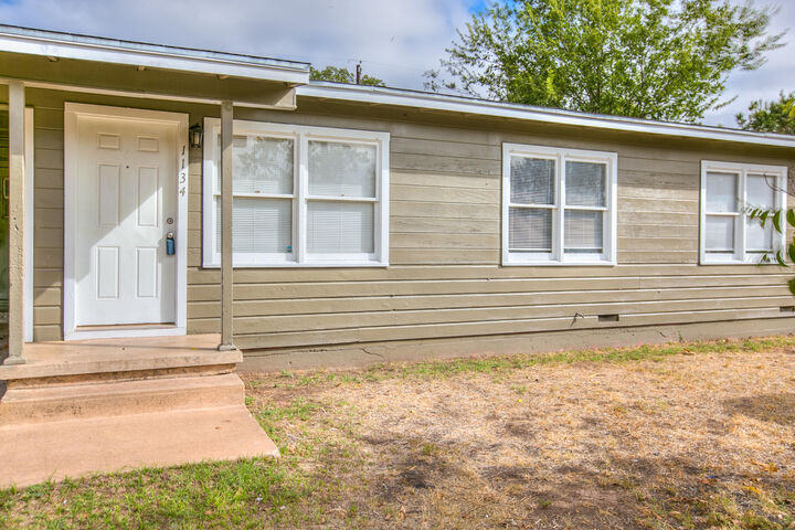 Property Photo: 1134 E 24th Street TX 76903