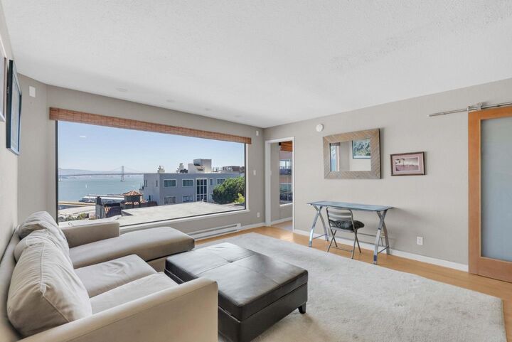 Property Photo: 1451 Montgomery Street 6 CA 94133