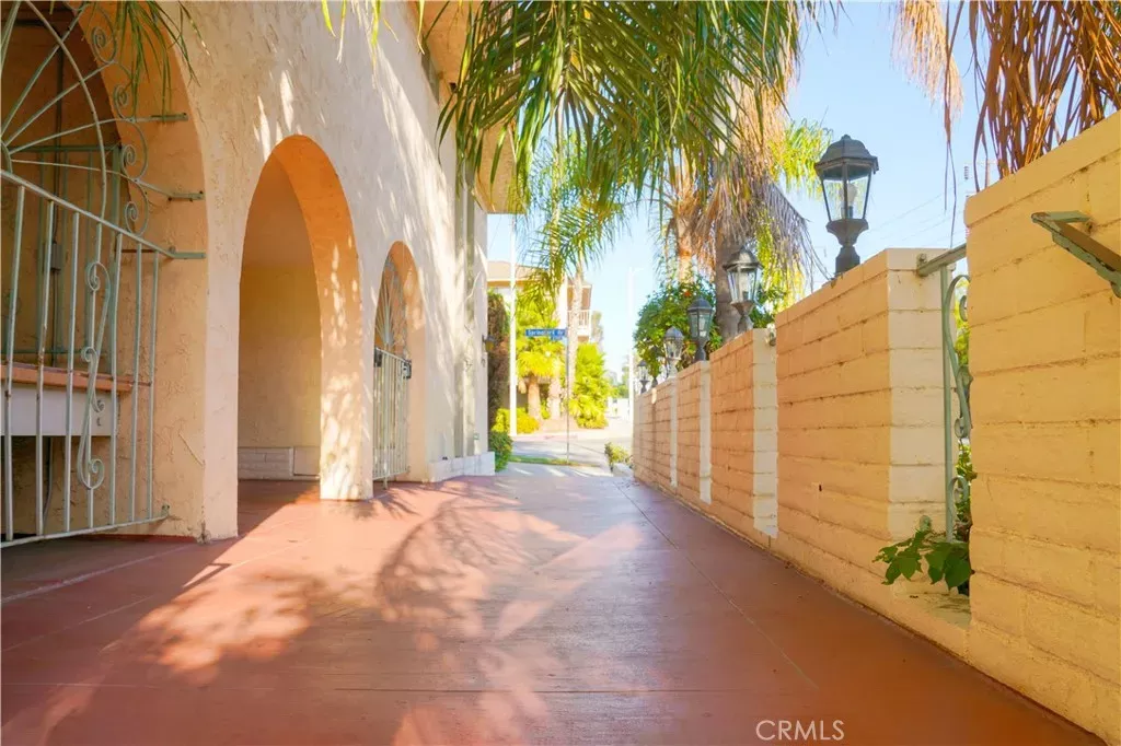 Property Photo:  6771 Springpark Avenue 109  CA 90056 