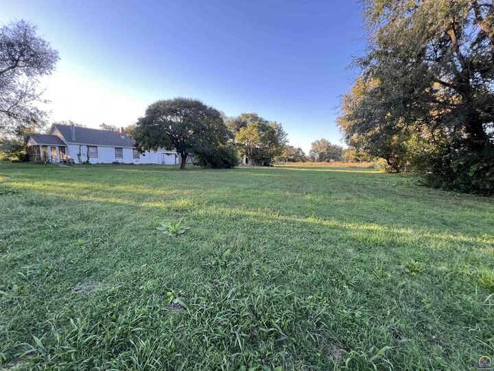 Property Photo:  600 NW Broad St  KS 66608 
