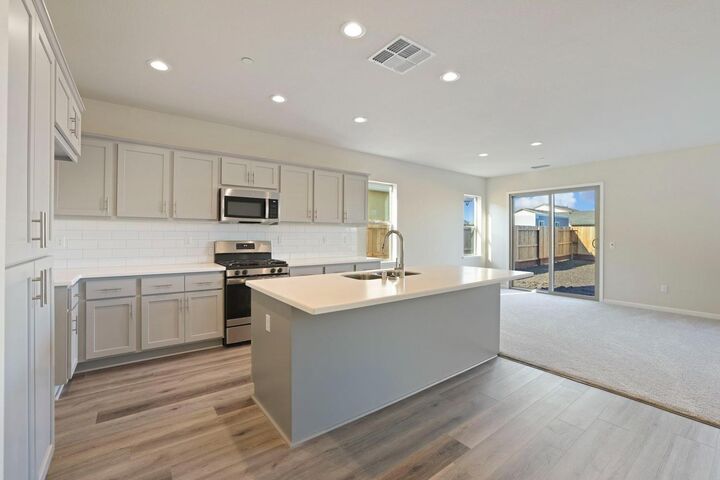 Property Photo:  917 E Fargo Street  CA 95204 