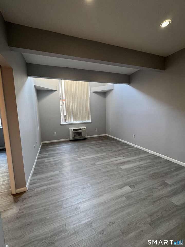 Property Photo: 1492 North Avenue 102 CT 06604