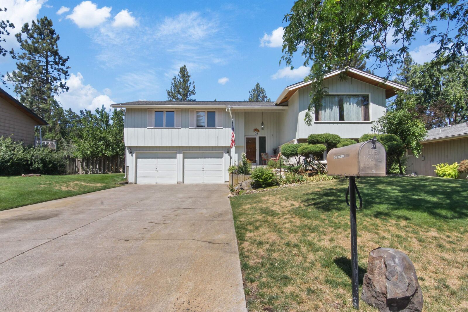Property Photo:  25 E Salmon Ave  WA 99218 