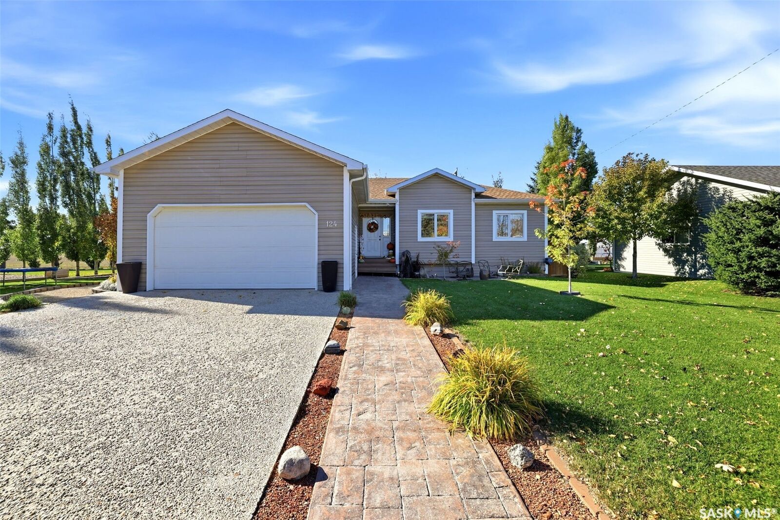 Property Photo:  124 2nd Avenue W  SK S0G 3M0 