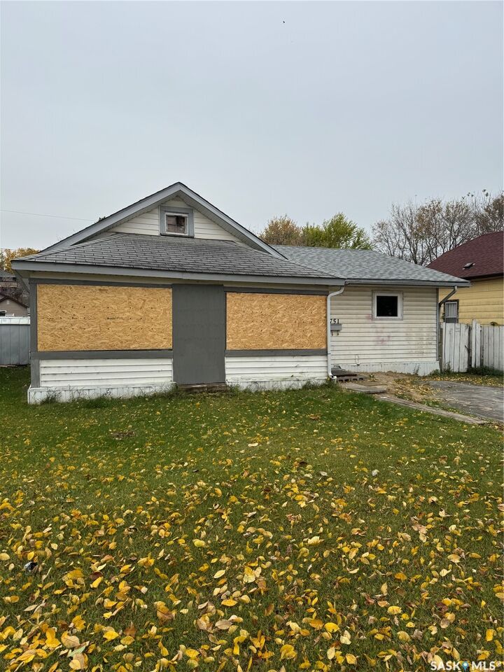 Photo de la propriété: 751 17th Street W SK S6V 3Y2