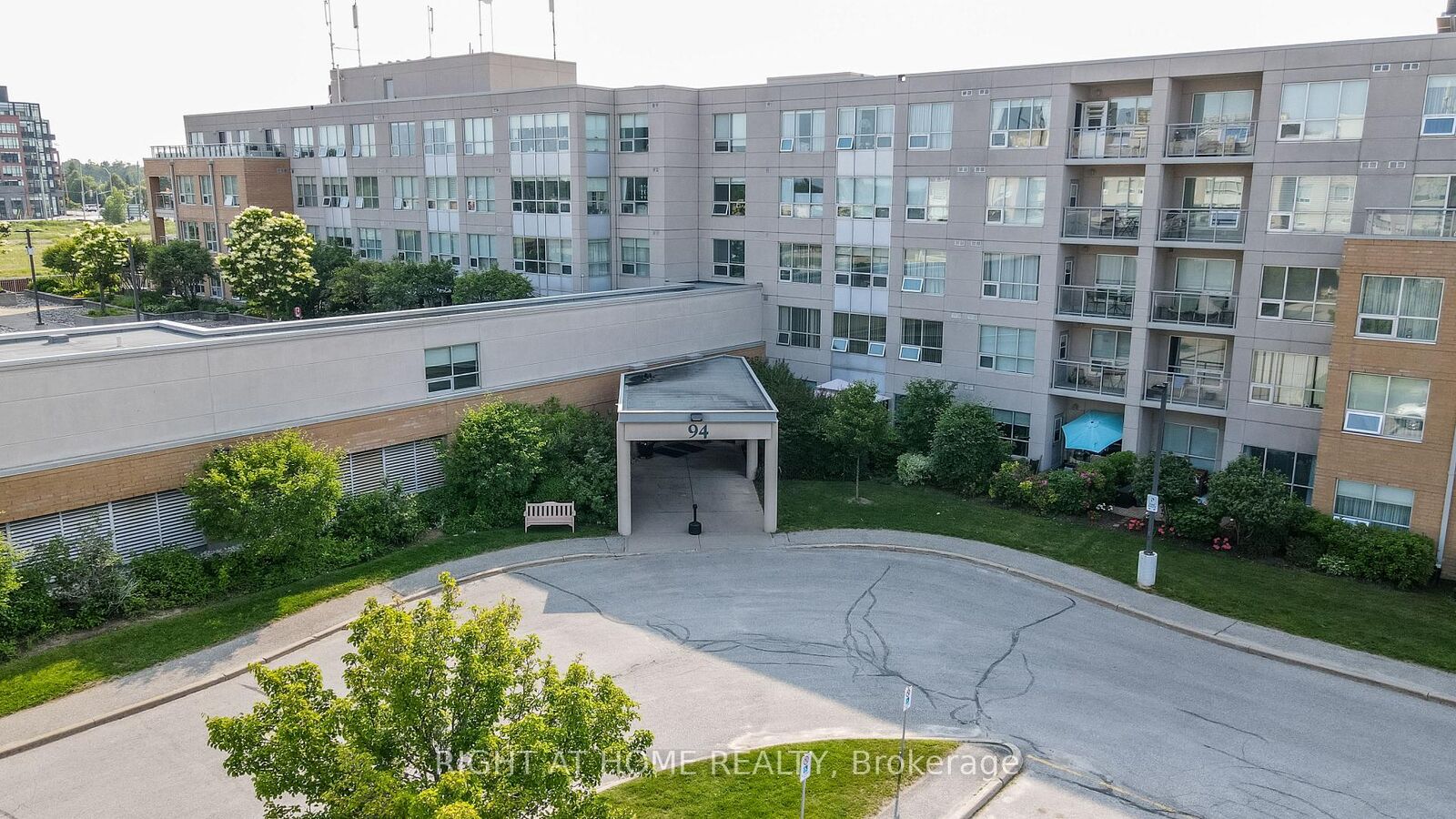 Property Photo:  90 Dean Avenue 203  ON L4N 0M3 