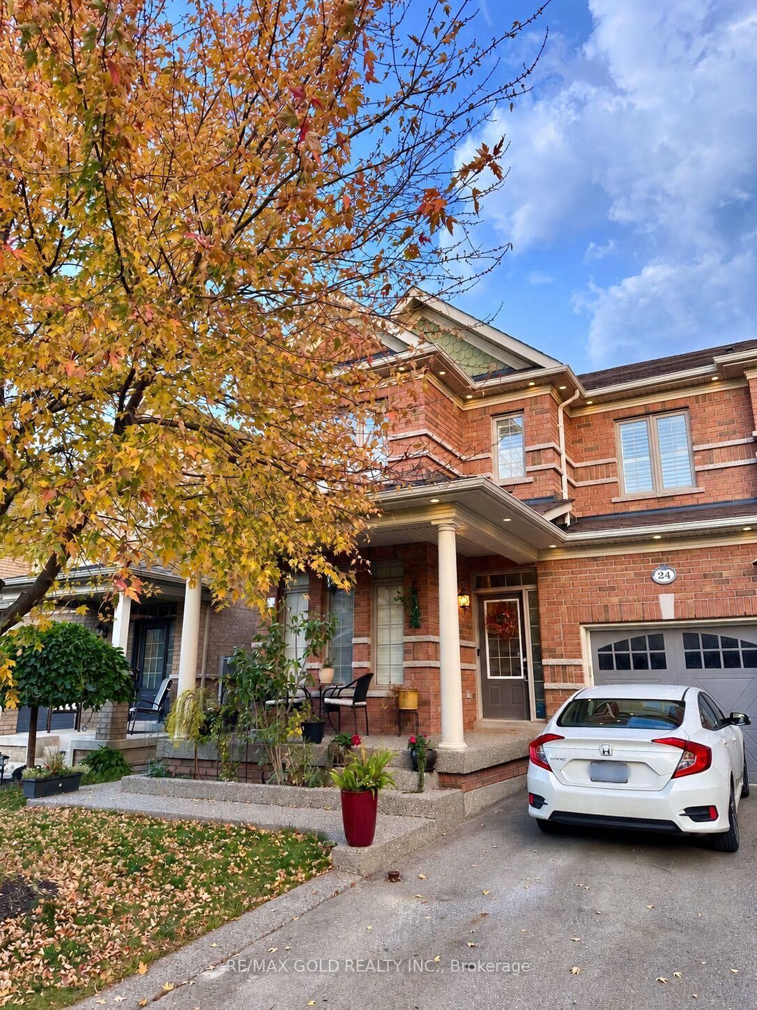Property Photo:  24 Aird Court Lower  ON L9T 3Y1 