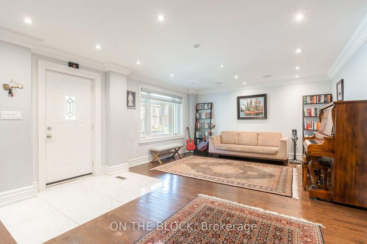 Property Photo:  21 Craigmore Crescent  ON M2N 2Y2 