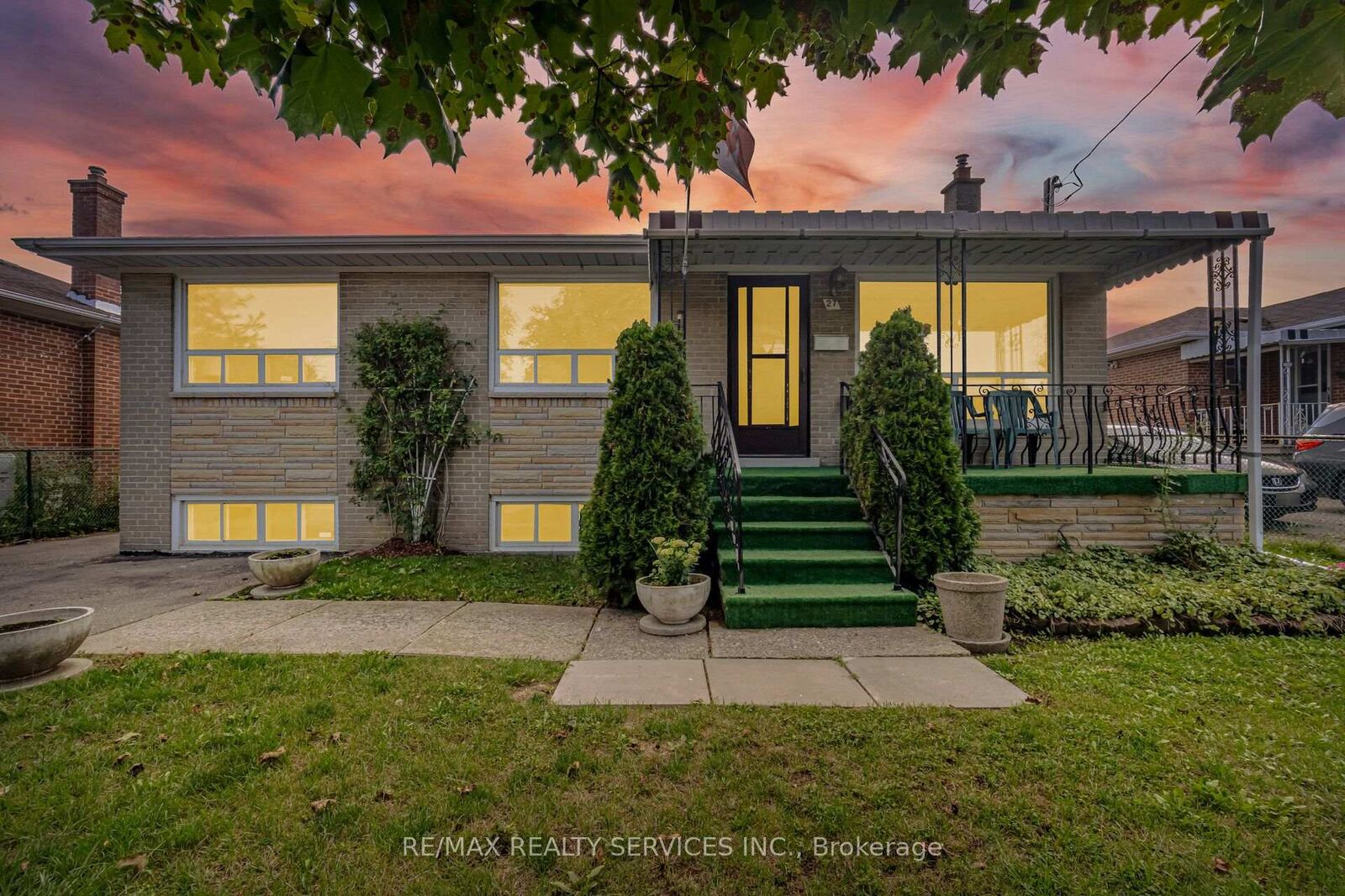Property Photo:  27 Edgemont Drive  ON L6V 1K9 