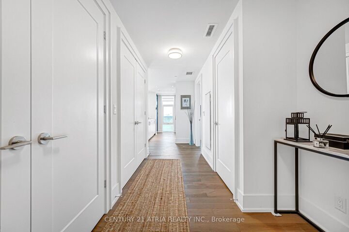 Photo de la propriété:  25 Adra Grado Way 1219  ON M2J 0H6 