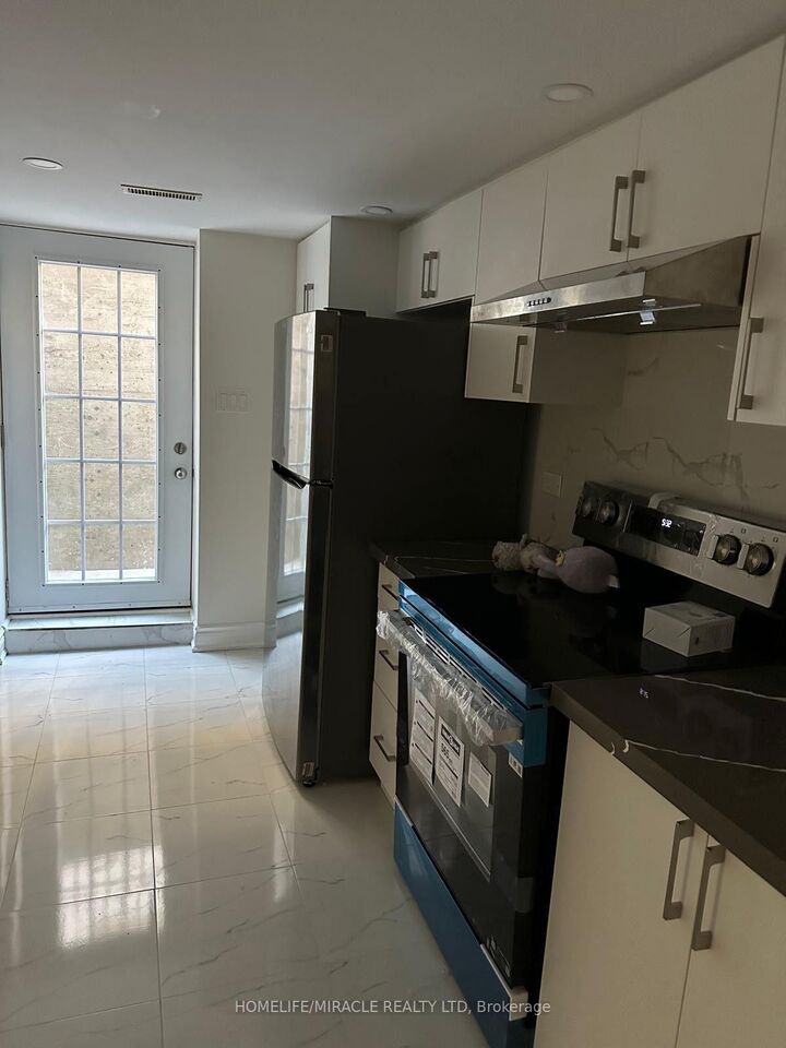Property Photo:  20 Arran Crescent  ON L4L 1G5 