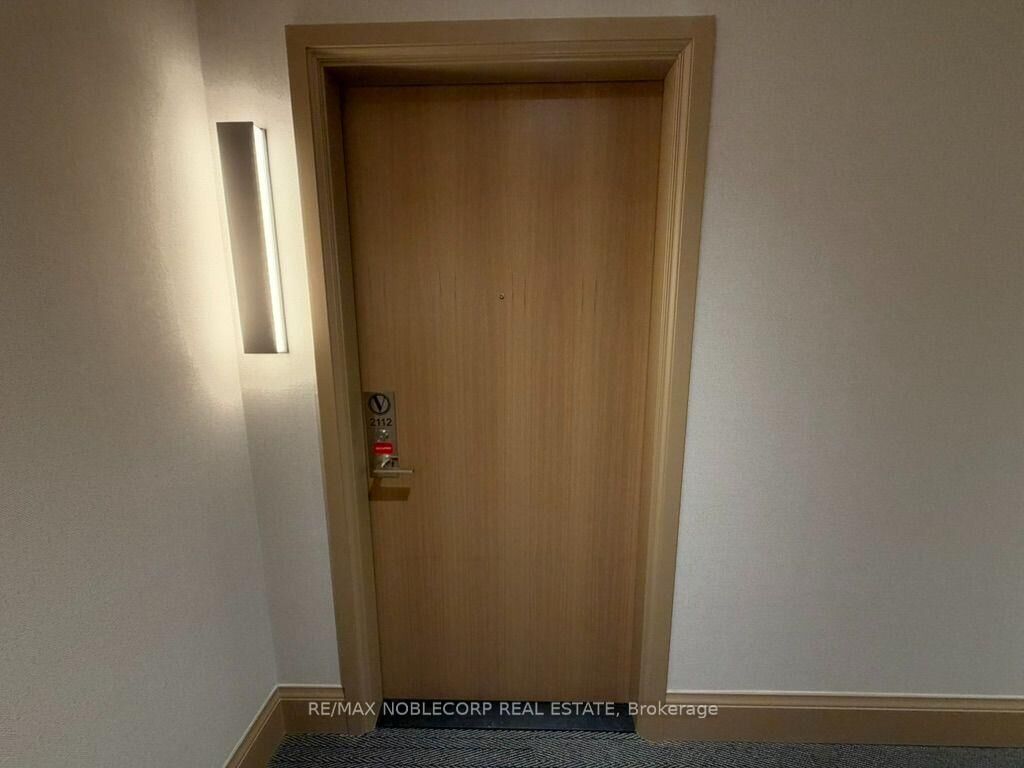 Property Photo:  5 Meadowdale Road 2112  ON L4K 0C7 