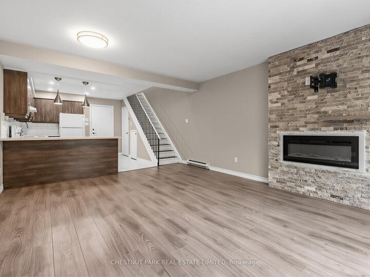 Property Photo:  880 Broadview Avenue 2  ON M4K 2R1 