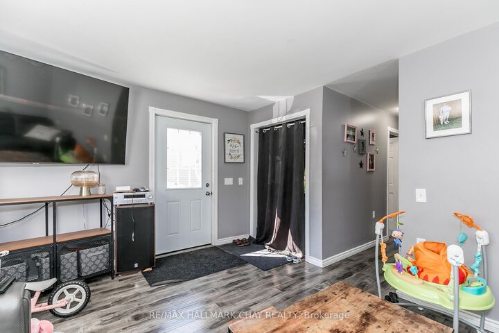 Property Photo:  226 Queen Street  ON L4R 3H1 