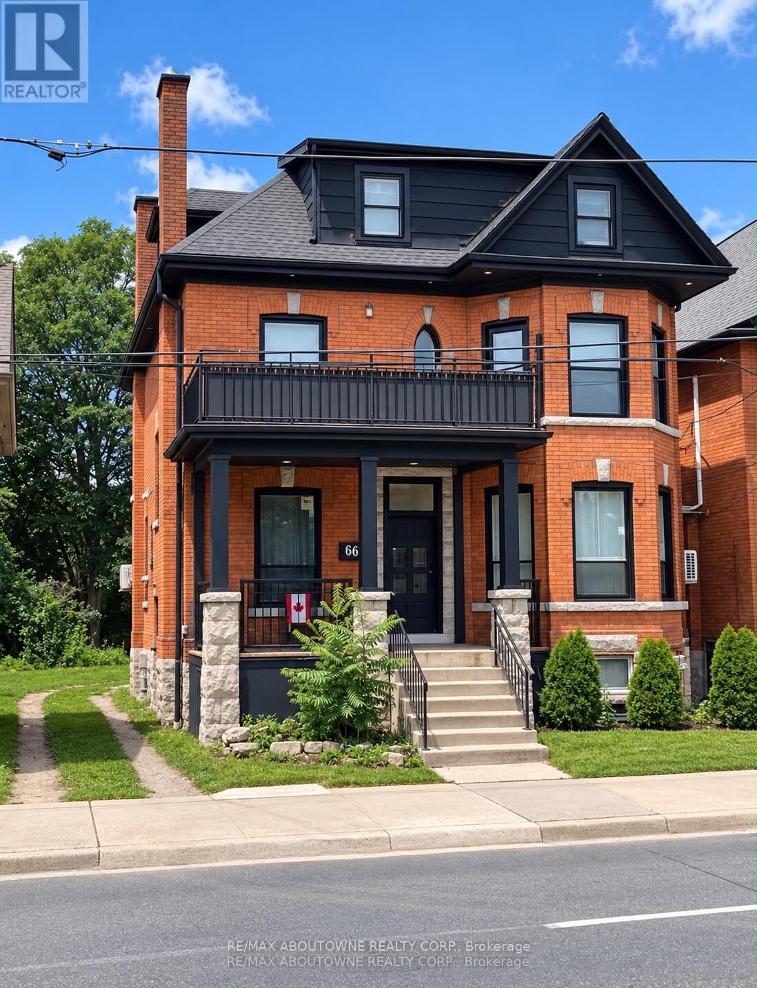 Property Photo:  66 Wellington Street S  ON L8N 2R1 