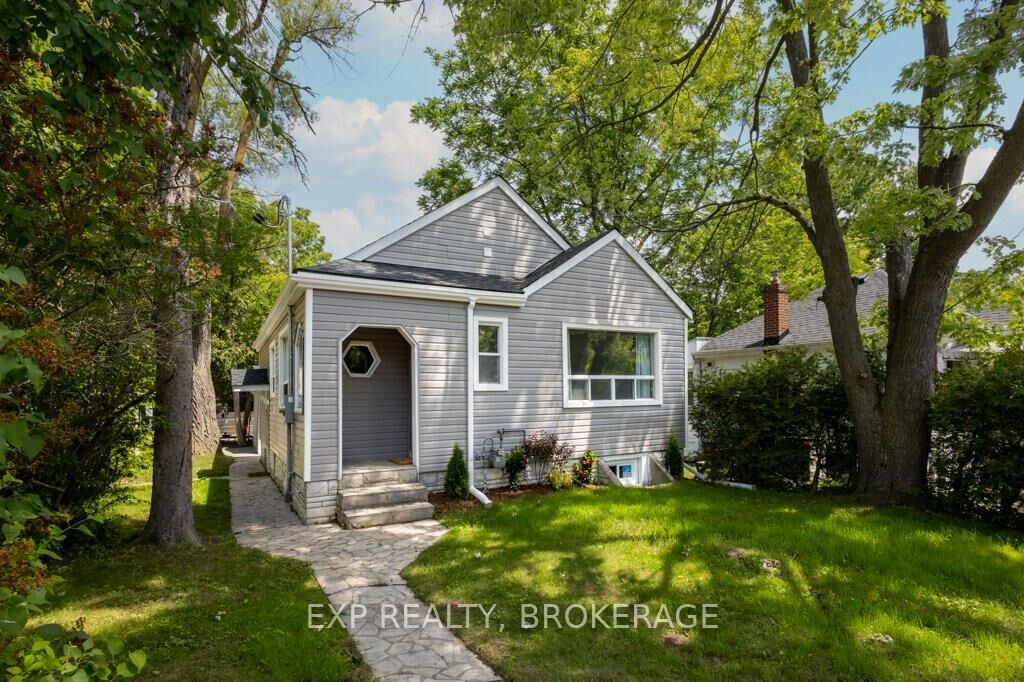 Property Photo:  19 Scott Street  ON K7L 1L3 