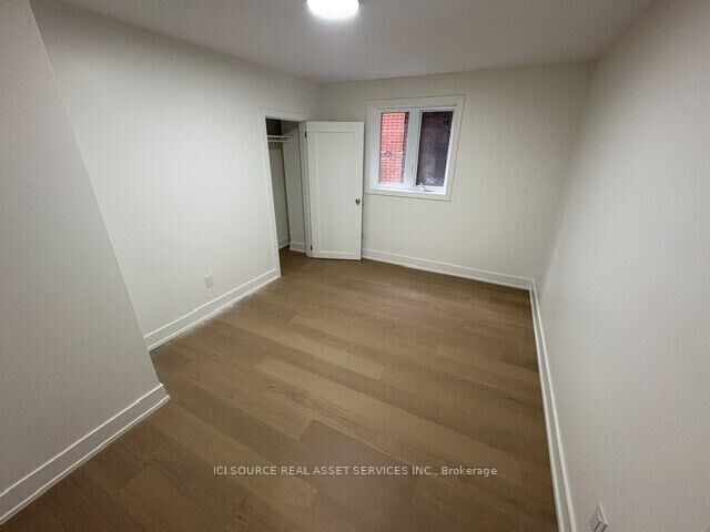 Property Photo:  152 Brunswick Avenue Main Floor  ON M5S 2M2 