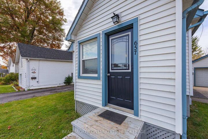 Property Photo:  657 Collins Bay Road  ON K7M 5G7 