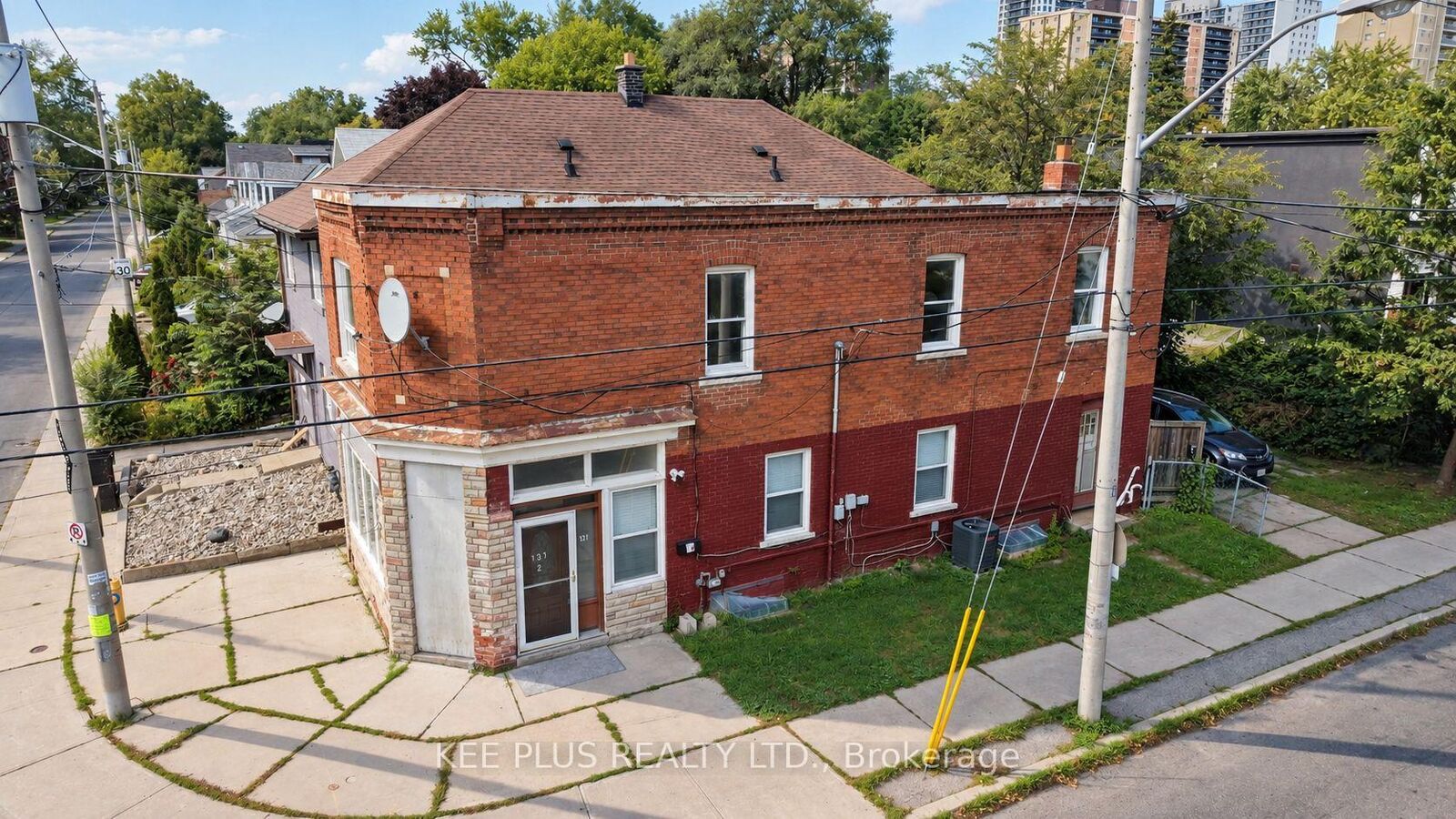 Property Photo:  131 Chisholm Avenue  ON M4C 4V9 
