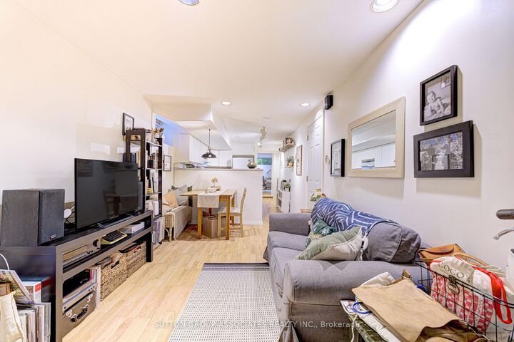 Property Photo:  192 Albany Avenue Basement  ON M5R 3C6 