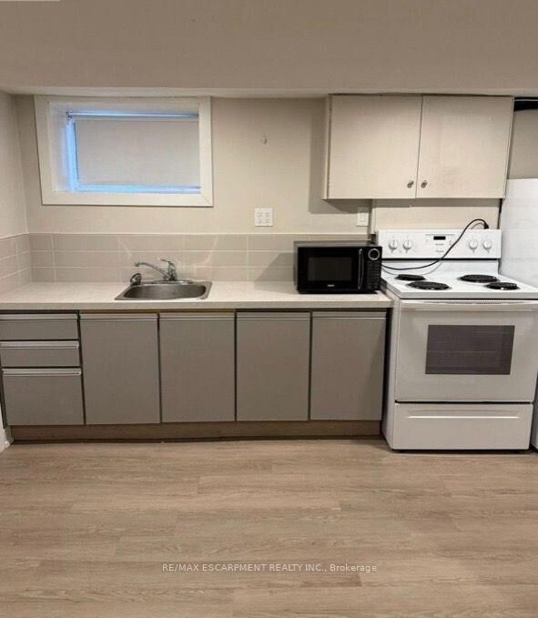 Property Photo:  20 Birch Avenue 3  ON L8L 6H6 