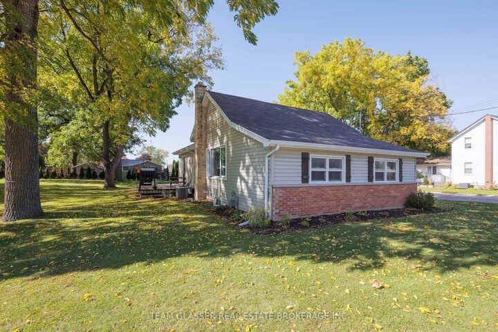 Property Photo:  301 Main Street  ON N0M 2K0 