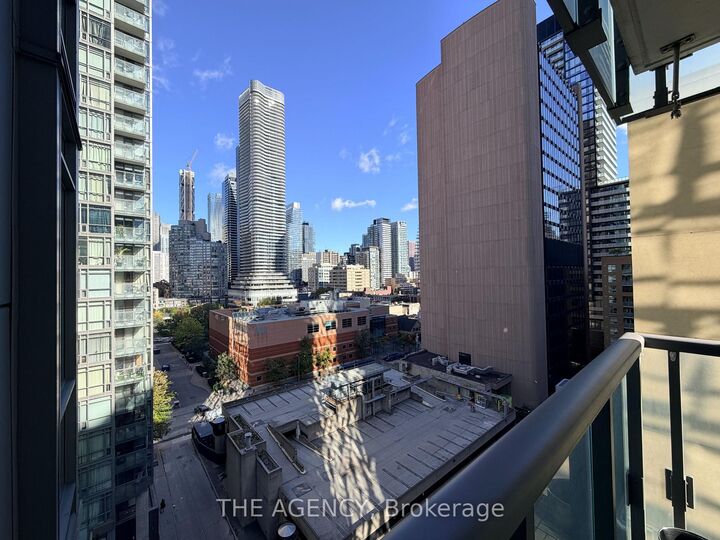 Property Photo:  38 Grenville Street 1008  ON M4Y 1A5 