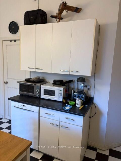 Property Photo: 67 Brunswick Avenue Main ON M5S 2L8