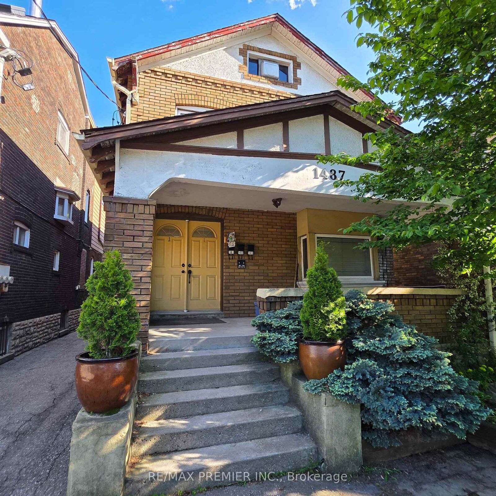 Property Photo:  1487 King Upper Street 103  ON M6K 1J4 