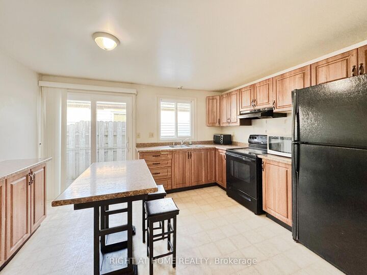 Property Photo:  6 Hickling Trail  ON L4M 5V7 