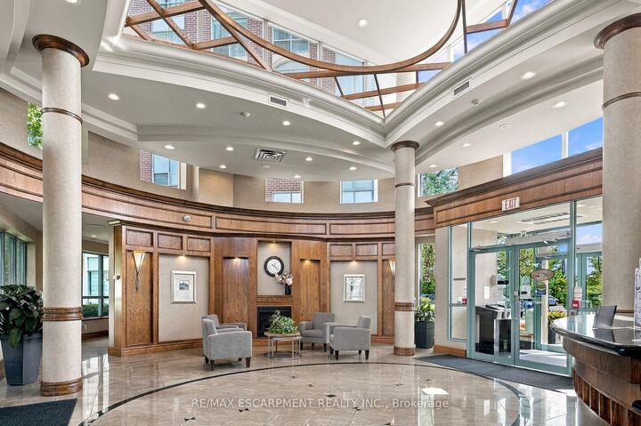 Property Photo:  4889 Kimbermount Avenue 405  ON L5M 7R9 