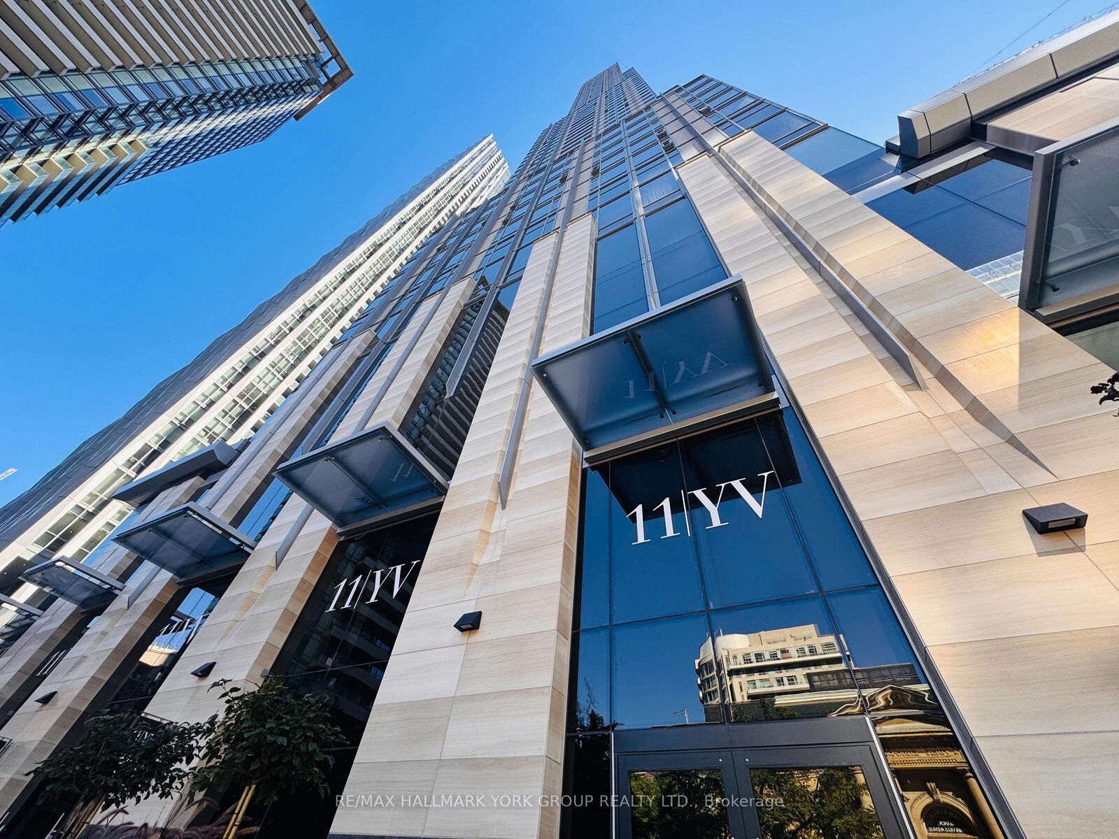 Property Photo:  11 Yorkville Avenue 3609  ON M4W 1L2 