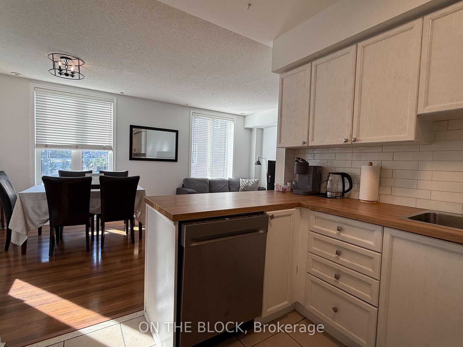 Property Photo:  28 Douro Street 223  ON M6K 3M4 