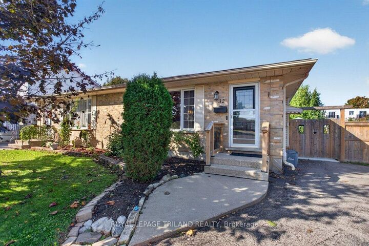 Property Photo:  32 Sanders Court  ON N5P 4J9 