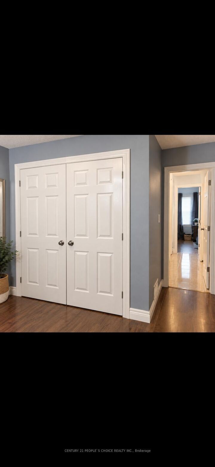 Property Photo:  293 Dain Avenue  ON L3B 3E7 