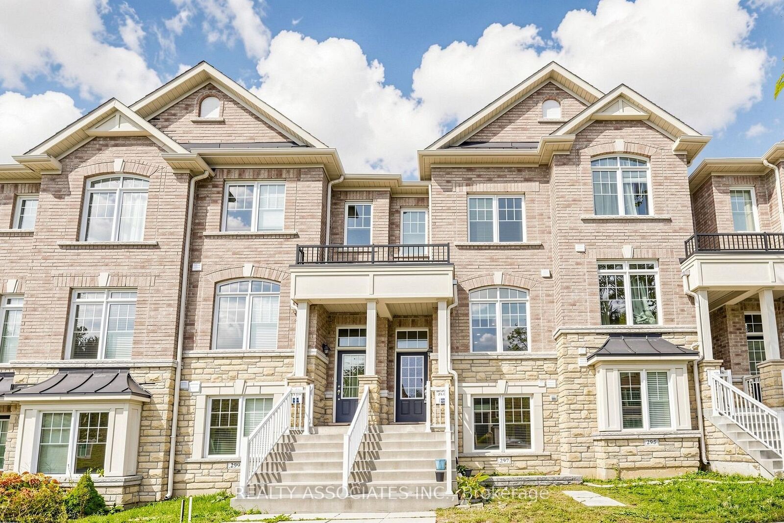 Property Photo:  297 Delray Drive  ON L6E 0P8 