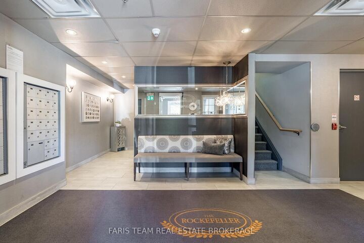 Property Photo:  42 Ferndale Drive S 212  ON L4N 2M5 