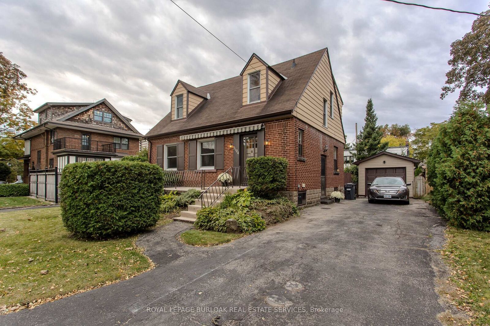 Property Photo:  2104 Emerald Crescent  ON L7R 1N3 