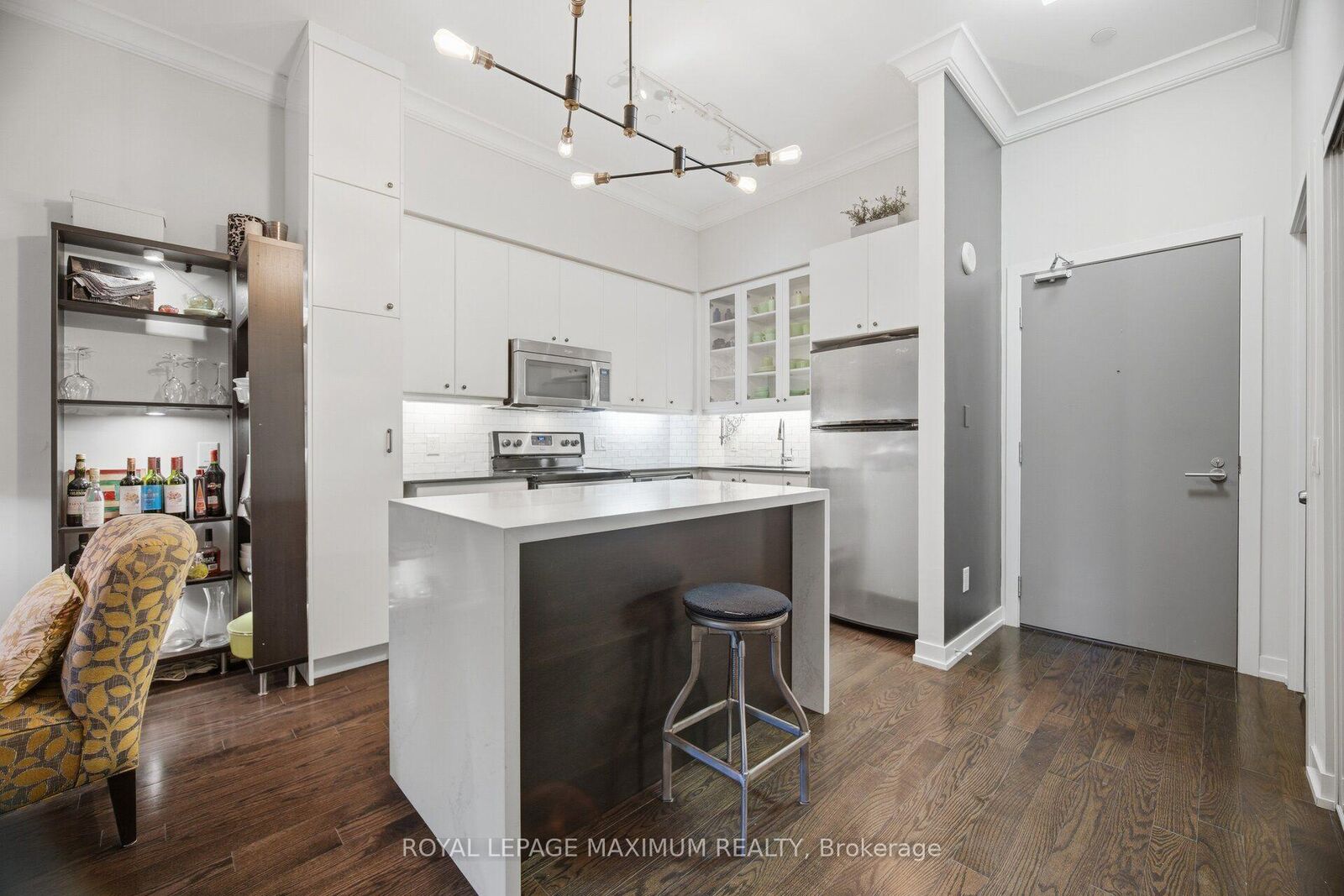 Property Photo:  8 Fieldway Road 104  ON M8Z 0C3 